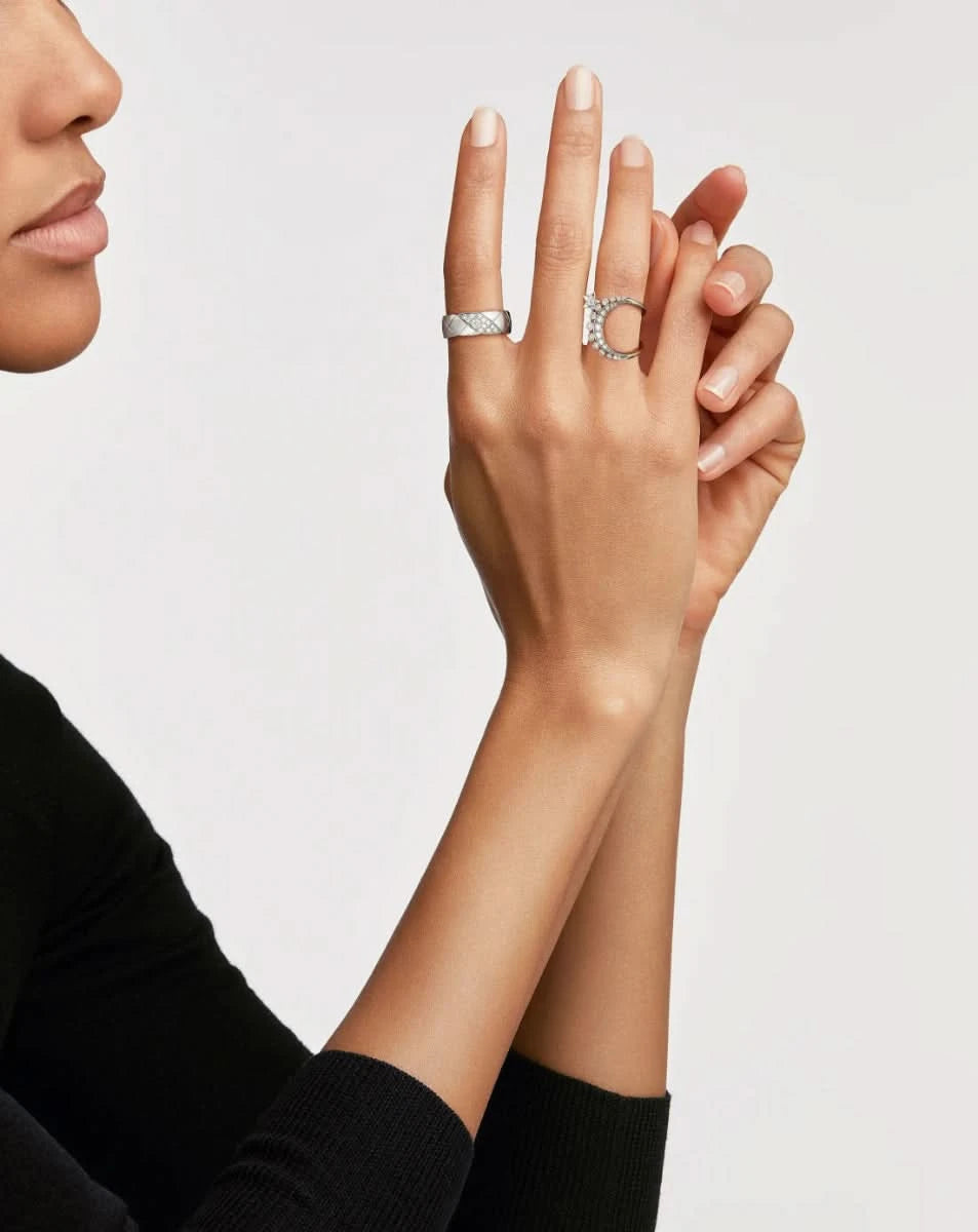 color: White Gold