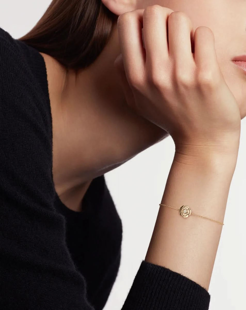 color: Rose Gold
