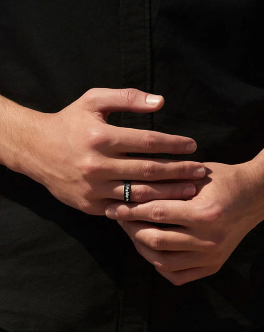 Akillis ring set with diamonds combined with white gold and DLC