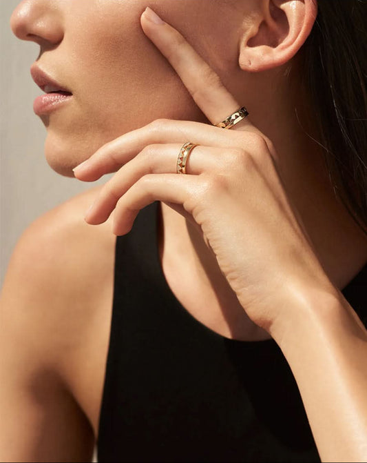 Akillis ring in yellow gold