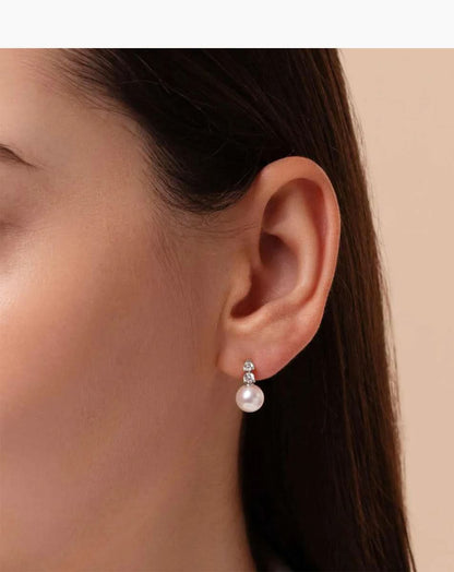 Large Drop Earrings Set With Pearls And Diamonds - White Gold