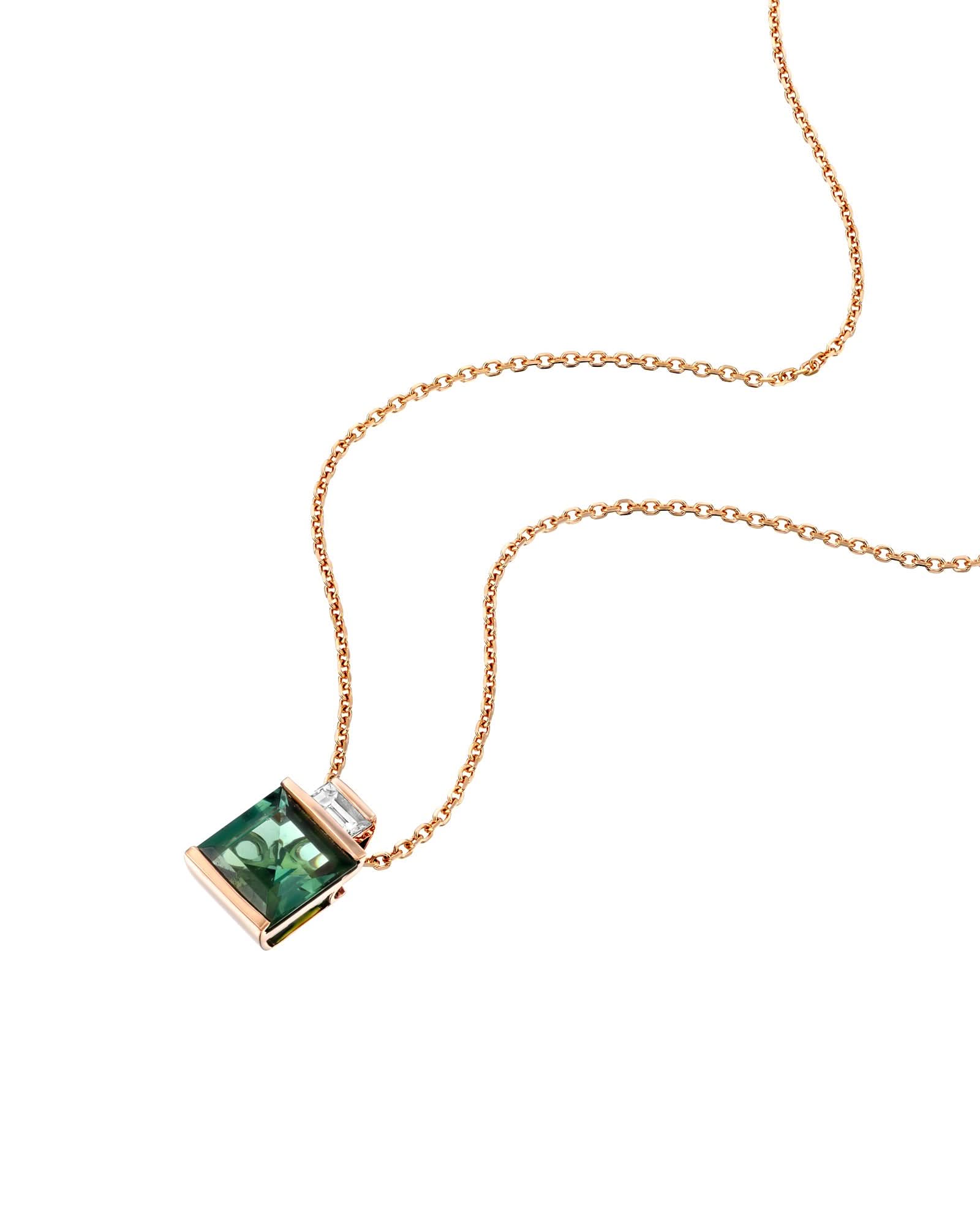 color: Rose Gold