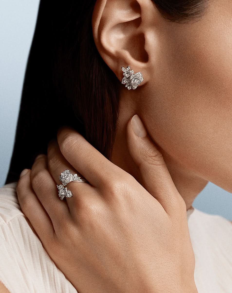 color: White Gold