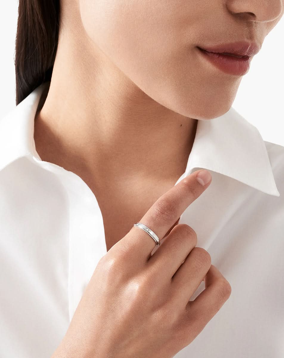 color: White Gold