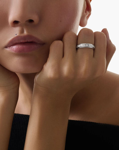 color: White Gold